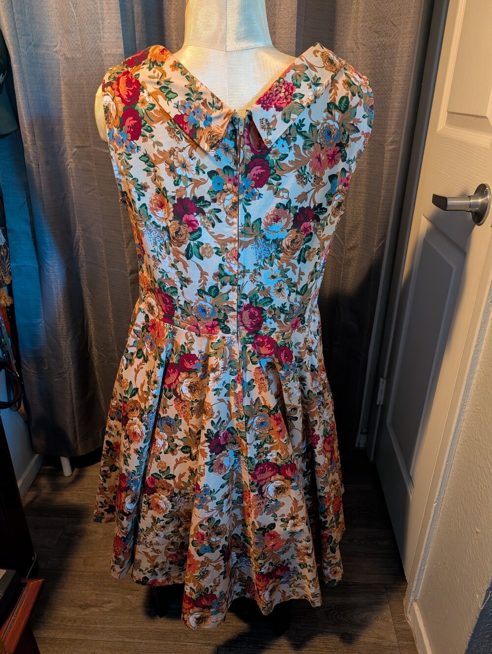 It Has Pockets! - Picture 6 of 7
